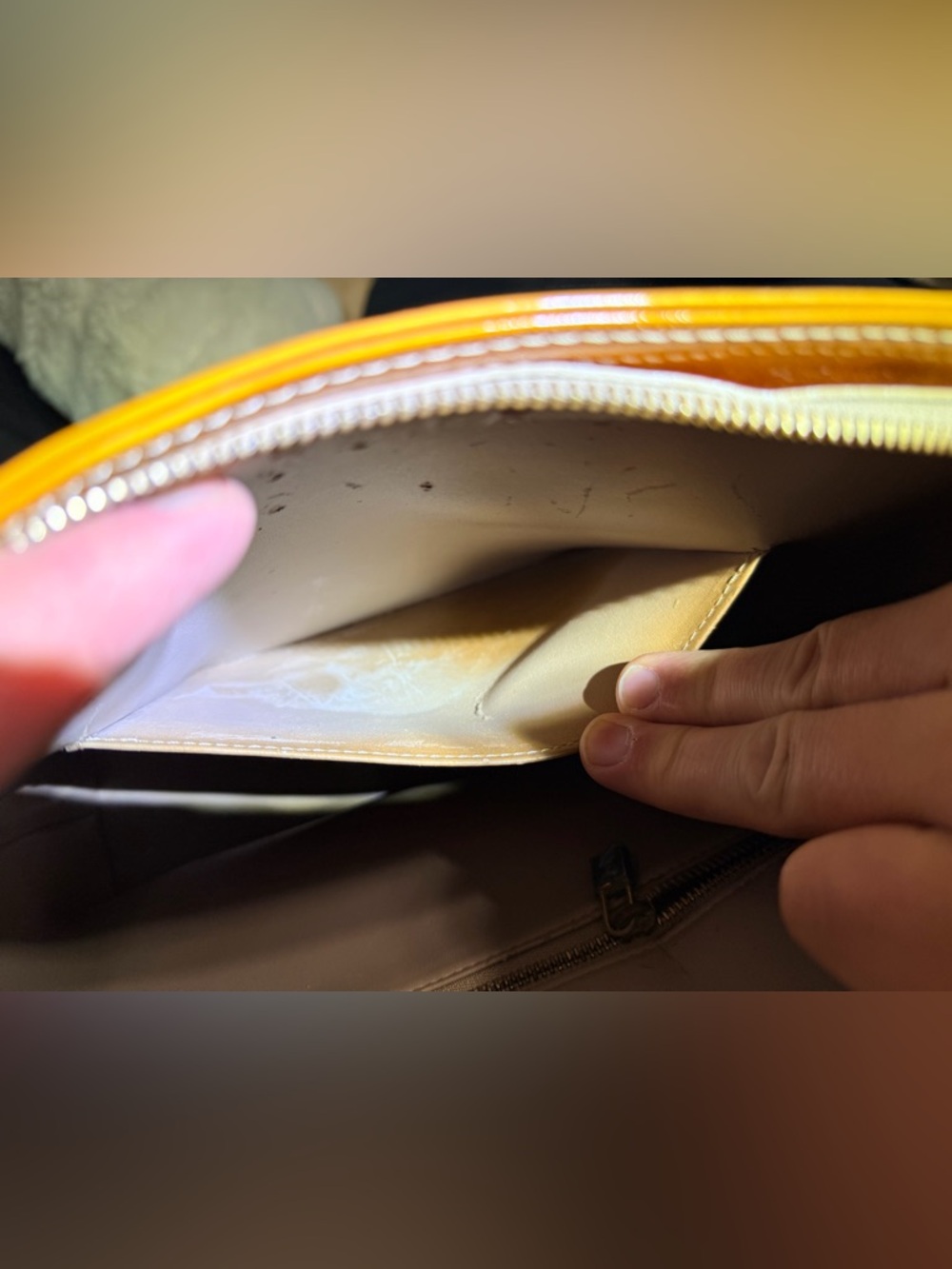 LOUIS VUITTON VERNIS HOUSTON TOTE - Picture 16 of 17